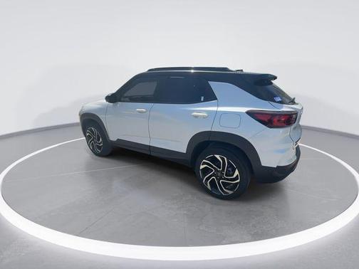 Iridescent Pearl Tricoat 2025 Chevrolet Trailblazer RS