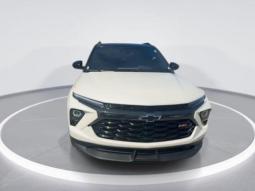 Iridescent Pearl Tricoat 2025 Chevrolet Trailblazer RS