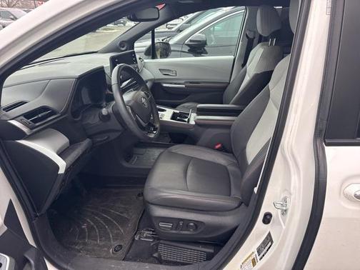 2023 Toyota Sienna XSE 7 Passenger