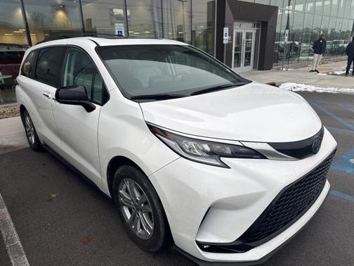 2023 Toyota Sienna XSE 7 Passenger