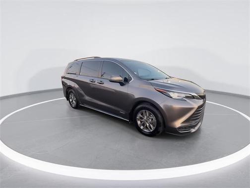 2021 Toyota Sienna LE
