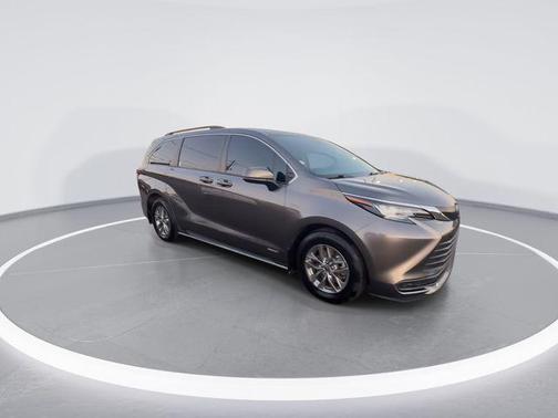 2021 Toyota Sienna LE