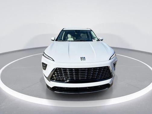 iridescent white tricoat 2026 Buick Enclave Avenir