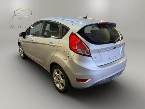 Ingot Silver Metallic 2014 Ford Fiesta SE
