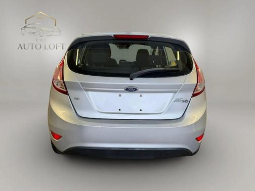 Ingot Silver Metallic 2014 Ford Fiesta SE