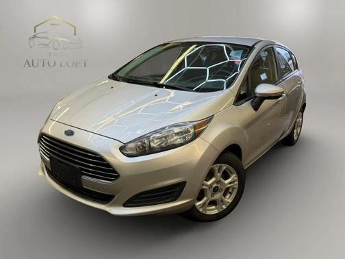 Ingot Silver Metallic 2014 Ford Fiesta SE