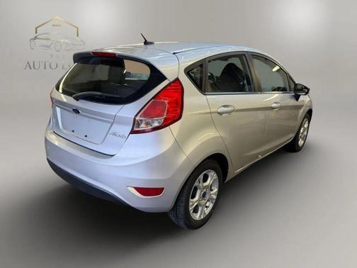 Ingot Silver Metallic 2014 Ford Fiesta SE
