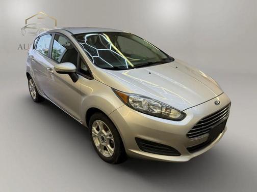 Ingot Silver Metallic 2014 Ford Fiesta SE
