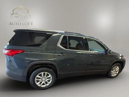 Mosaic Black Metallic 2018 Chevrolet Traverse LT Cloth