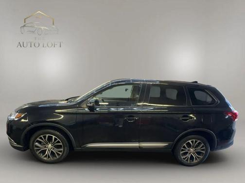 Labrador Black Metallic 2018 Mitsubishi Outlander SE