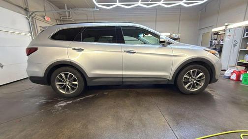 2017 Hyundai SANTA FE SE