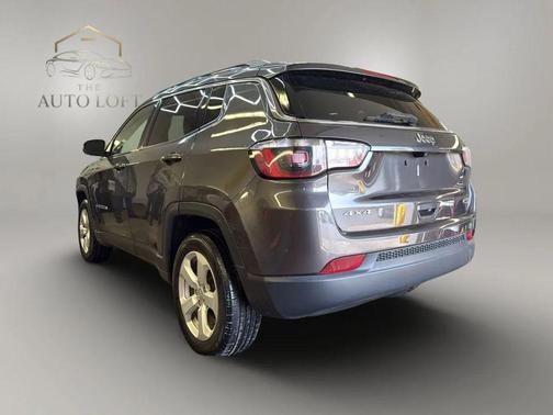 Granite Crystal Metallic Clearcoat 2018 Jeep Compass Latitude