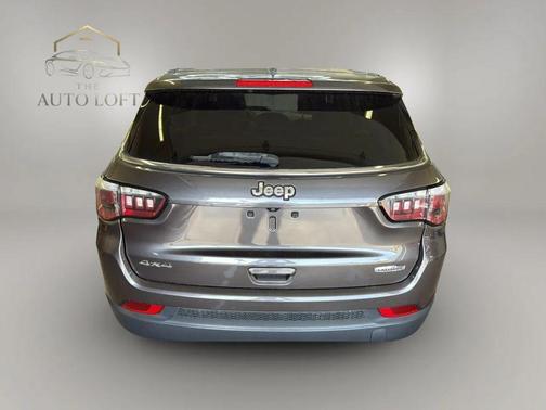 Granite Crystal Metallic Clearcoat 2018 Jeep Compass Latitude