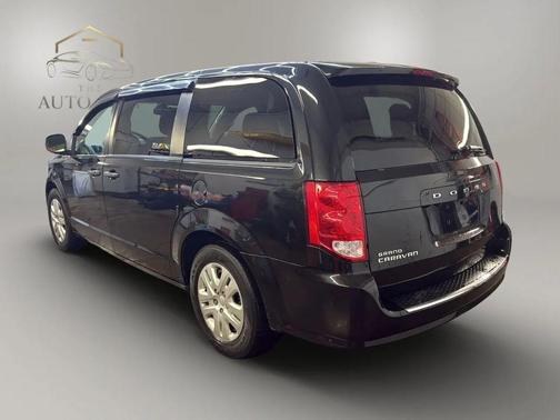 Black Onyx Crystal Pearlcoat 2019 Dodge Grand Caravan SE