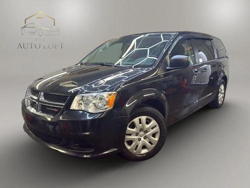 Black Onyx Crystal Pearlcoat 2019 Dodge Grand Caravan SE