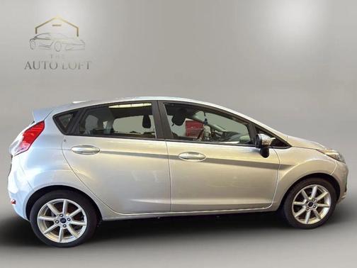 Ingot Silver Metallic 2016 Ford Fiesta SE