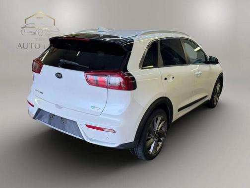 Snow White Pearl 2017 Kia Niro Touring