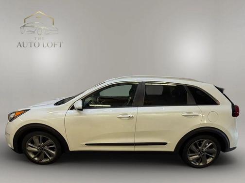 Snow White Pearl 2017 Kia Niro Touring