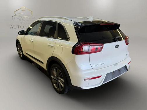 Snow White Pearl 2017 Kia Niro Touring