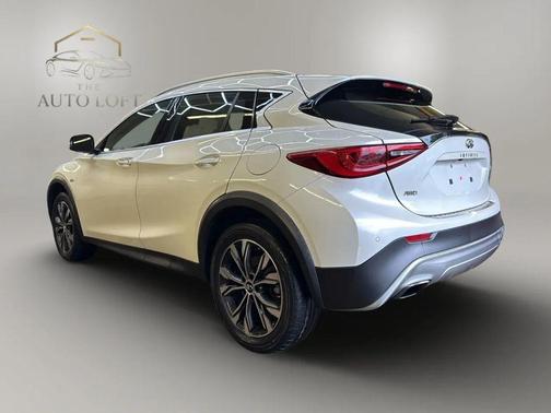 Majestic White 2018 INFINITI QX30 Premium