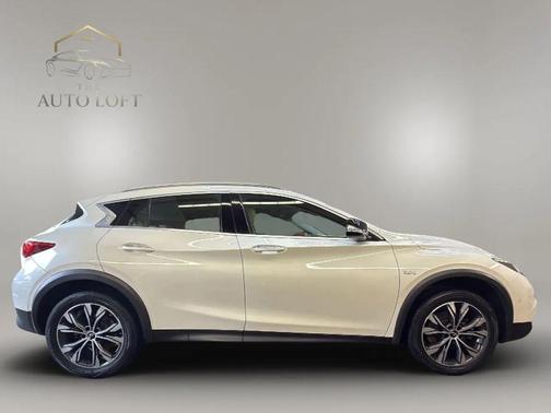 Majestic White 2018 INFINITI QX30 Premium