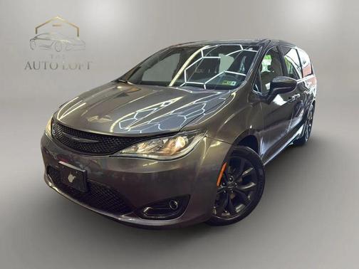 Granite Crystal Metallic Clearcoat 2019 Chrysler Pacifica Touring Plus