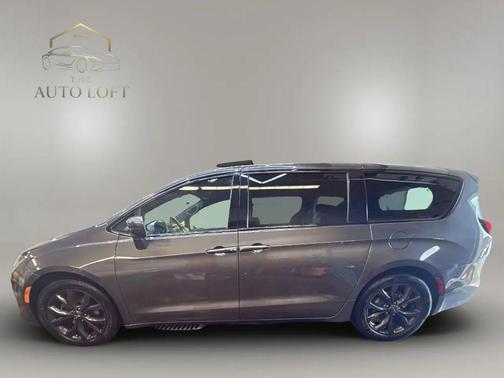 Granite Crystal Metallic Clearcoat 2019 Chrysler Pacifica Touring Plus