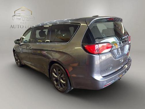 Granite Crystal Metallic Clearcoat 2019 Chrysler Pacifica Touring Plus