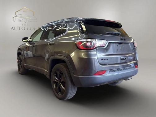 Granite Crystal Metallic Clearcoat 2018 Jeep Compass Latitude