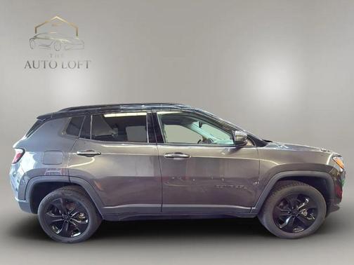 Granite Crystal Metallic Clearcoat 2018 Jeep Compass Latitude