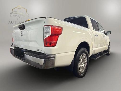 2017 Nissan Titan SV