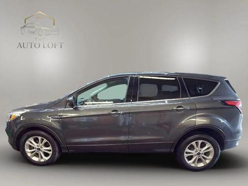 Ingot Silver Metallic 2017 Ford Escape SE