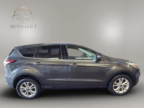 Ingot Silver Metallic 2017 Ford Escape SE