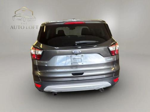 Ingot Silver Metallic 2017 Ford Escape SE
