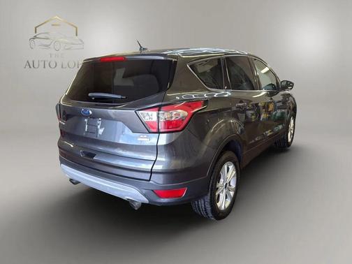 Ingot Silver Metallic 2017 Ford Escape SE