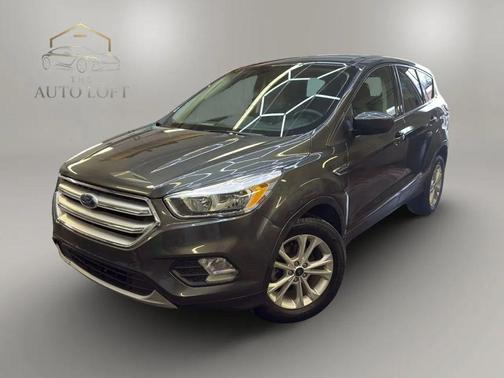 Ingot Silver Metallic 2017 Ford Escape SE