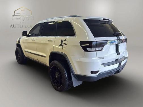 Stone White Clearcoat 2011 Jeep Grand Cherokee Laredo