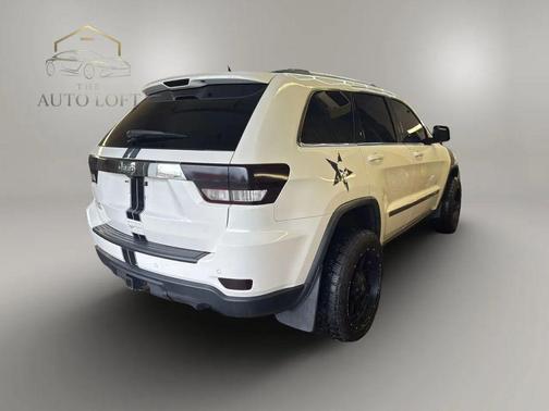 Stone White Clearcoat 2011 Jeep Grand Cherokee Laredo