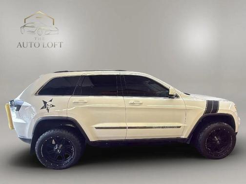 Stone White Clearcoat 2011 Jeep Grand Cherokee Laredo