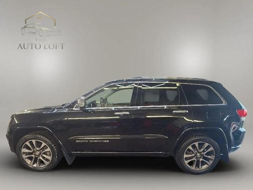 Diamond Black Crystal Pearlcoat 2018 Jeep Grand Cherokee Overland