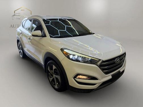 Dazzling White 2016 Hyundai TUCSON Limited