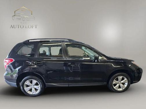 Crystal Black Silica 2016 Subaru Forester 2.5i