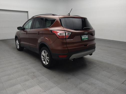 Red 2018 Ford Escape SE