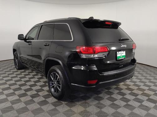 Diamond Black Crystal Pearlcoat 2020 Jeep Grand Cherokee Laredo
