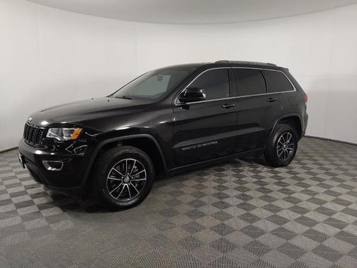 Diamond Black Crystal Pearlcoat 2020 Jeep Grand Cherokee Laredo