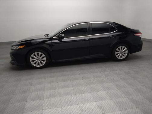 Midnight Black Metallic 2018 Toyota Camry LE