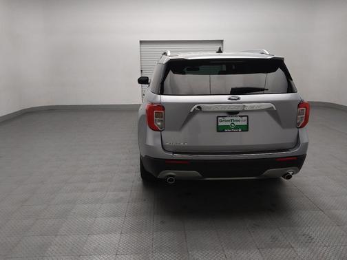 Iconic Silver Metallic 2023 Ford Explorer Limited