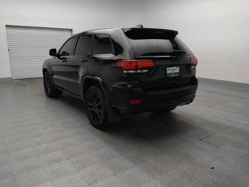 Diamond Black Crystal Pearlcoat 2019 Jeep Grand Cherokee Altitude