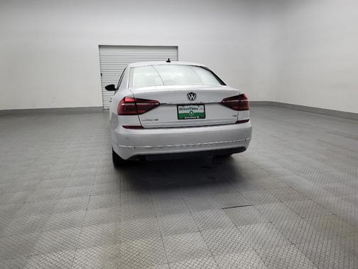 2017 Volkswagen Passat 1.8T SE