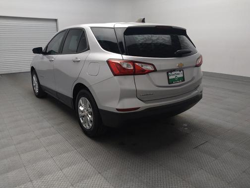 Silver Ice Metallic 2021 Chevrolet Equinox LS